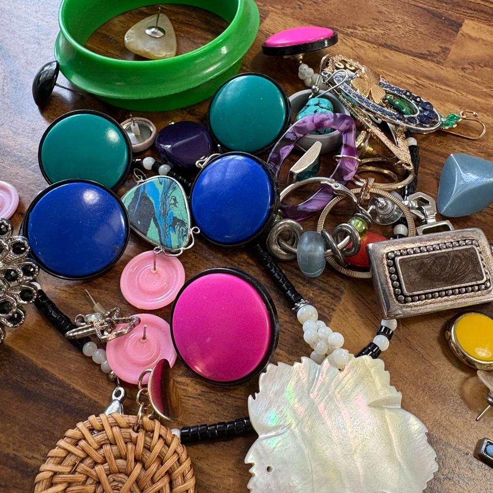 Vintage Jewelry Lot Statement Necklace Earrings Brooch Lucite Shell - Picture 4 of 7